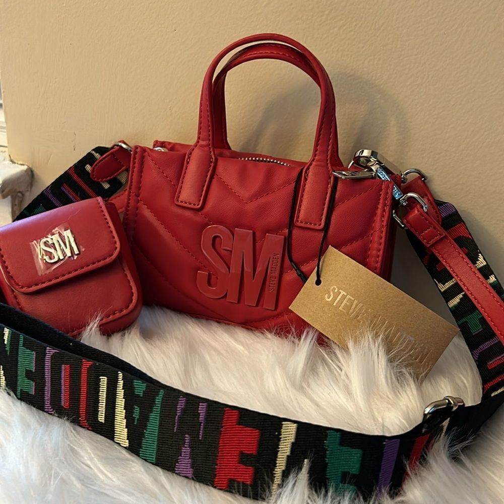 NWT Steve Madden (BARI) Crossbody Bag w/Airpod Case - Red - Picture 4 of 10